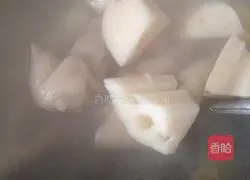 Lotus root and pig trotters soup recipe 4