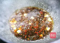 Illustration of how to make green pepper and egg noodles 15