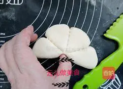 Illustration of making multigrain lotus leaf cake 11