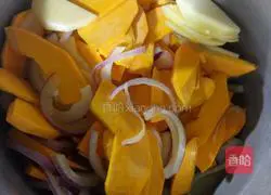 Illustration of how to make pineapple cream pumpkin soup 3