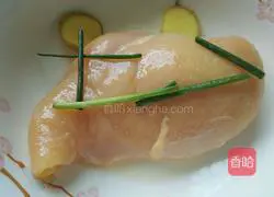 Illustration of how to make cold shredded chicken 3