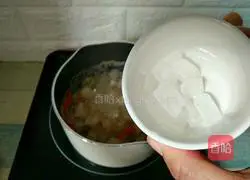 Illustration of how to make water chestnut pear syrup 7