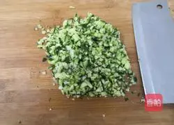 Illustration of how to make oil-free cucumber burritos 1