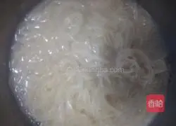 Illustration of tomato and egg topping noodles 21