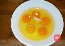 Xinwen Gourmet Internet celebrity steamed buns transformed into egg and ham cakes illustration 9