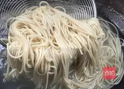 Illustration of how to make hot dry noodles (authentic Wuhan hot dry noodles) 6