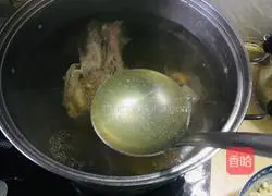 Illustration of how to make beef brisket noodles in clear soup 5