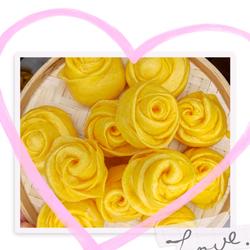 Pumpkin steamed buns