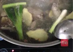 Illustration of how to make yam and pigeon soup 4