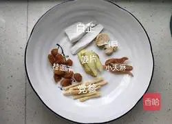 Pig Illustration of how to make belly pork ribs soup 4