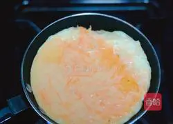 Illustration of how to make carrot and egg pancakes 5