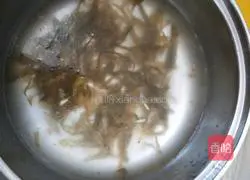 kelp and shrimps Illustration of how to make soup 5