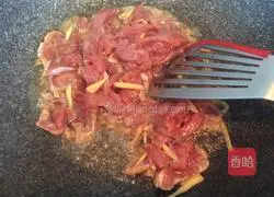 Illustration of how to make shredded pork noodles with pickled vegetables 6