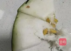 Illustration of how to make winter melon meatballs 1