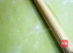 Illustration of how to make raw spinach noodles 6