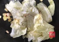 Illustration of how to make hand-braised tofu and cabbage soup 6