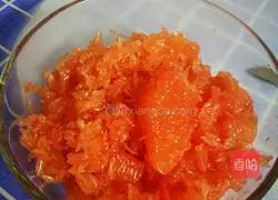 Illustration of how to make grapefruit honey tea 3