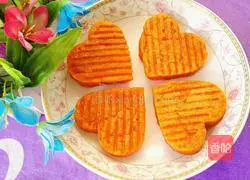 Illustration of how to make watermelon milk pancakes (heart-shaped) 17