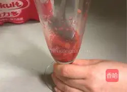 Strawberry Sprite Yakult Recipe Illustration 3