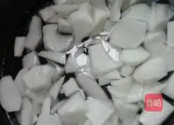 Recipe for braised pork ribs and radish soup Illustration 4