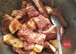 Illustration of how to make steamed pork with fermented bean curd and powder 4