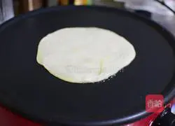 Illustration of how to make egg-filled pancakes 8