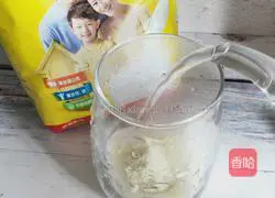 Illustration of how to make hot latte 1