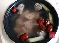 Red dates Illustration of how to make lotus root and pork ribs soup 11