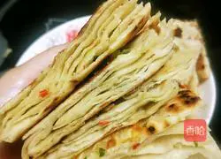 Illustration of how to make colorful pepper and scallion pancakes 16