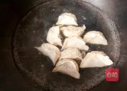 Hebei Mutton Illustration of how to make green onion dumplings 8