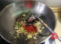 Illustration of how to make mutton braised noodles 3