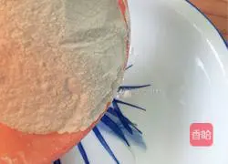 Illustration of how to make chrysanthemum clam soup 10