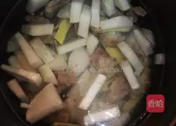 White Radish Spare Ribs Soup Illustration 4