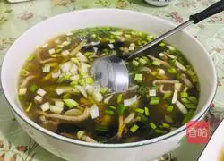 Illustration of how to make spicy and sour shredded pork soup 12