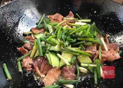 Illustration of how to stir-fry pork liver with green onions 11
