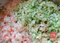 Illustration of how to make shrimp and pork dumplings 6