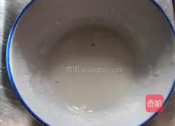 Illustration of how to make pan-fried Chinese bean paste spring rolls 1