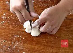 Illustration of how to make jujube steamed buns 11