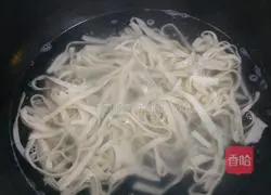 Illustration of how to make ham fried noodles 4