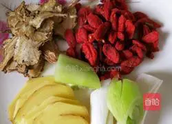 Strengthen the spleen and stomach Fish soup recipe 3