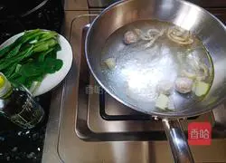 Illustration of how to make Chicken Feather Vermicelli and Belly Soup 3