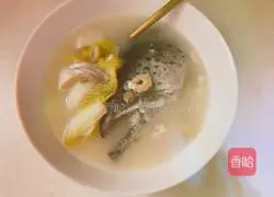 Illustration of how to make fresh and sweet salmon head tofu soup 3