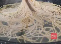 Illustration of how to make small noodles in clear soup 4