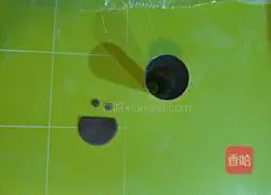 Illustration of how to make Penguin and meat buns 6