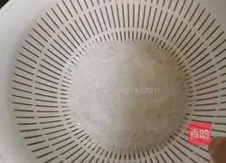 Illustration of how to make cold vermicelli and baby vegetables 17