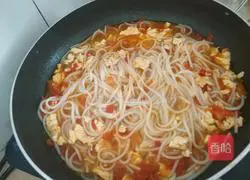 Illustration of how to make tomato and egg soup powder 8