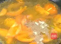 Enoki mushroom tomato and meat slices soup recipe 7