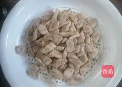 Illustration of how to make homemade chess pieces 12