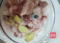 Illustration of how to make pork and mushroom dumplings 2