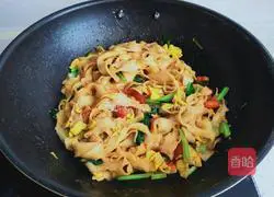 Illustration of how to make stir-fried wide noodles with seasonal vegetables 9